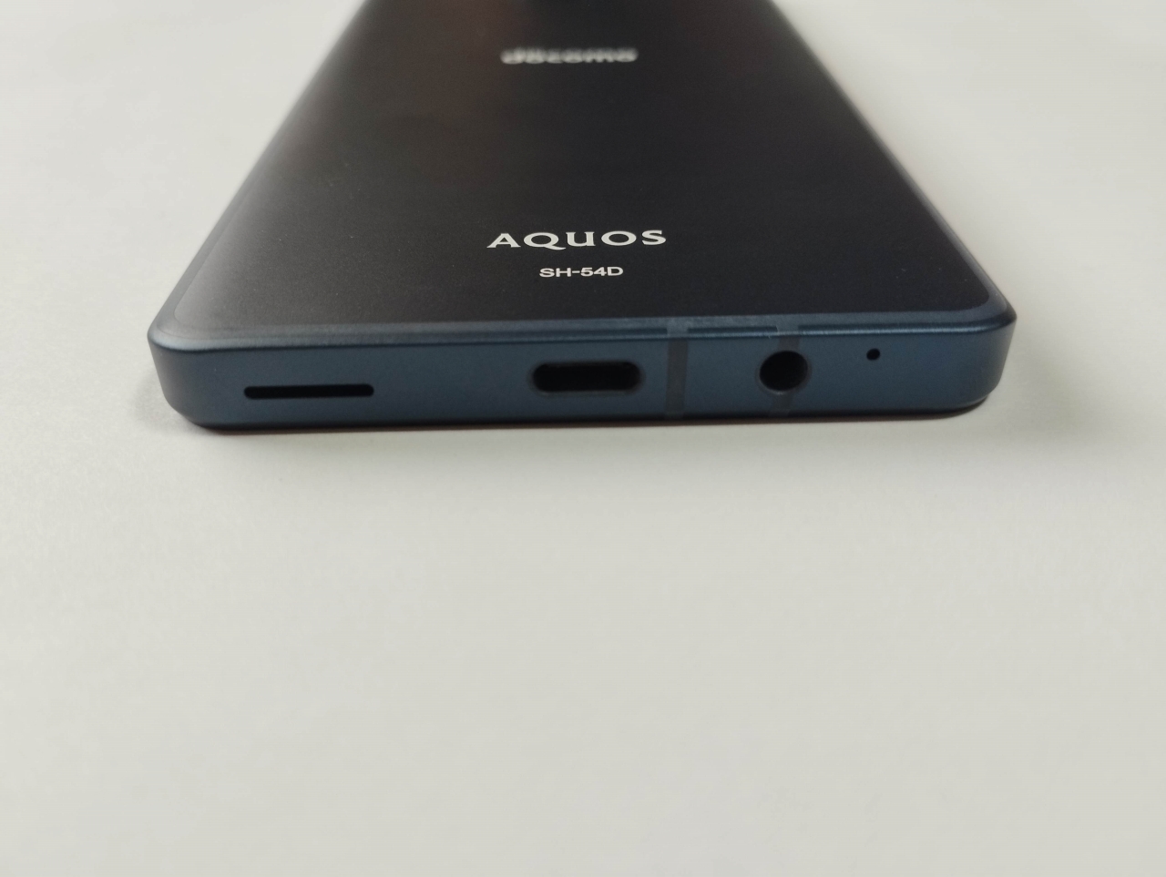 AQUOS sense8 下部