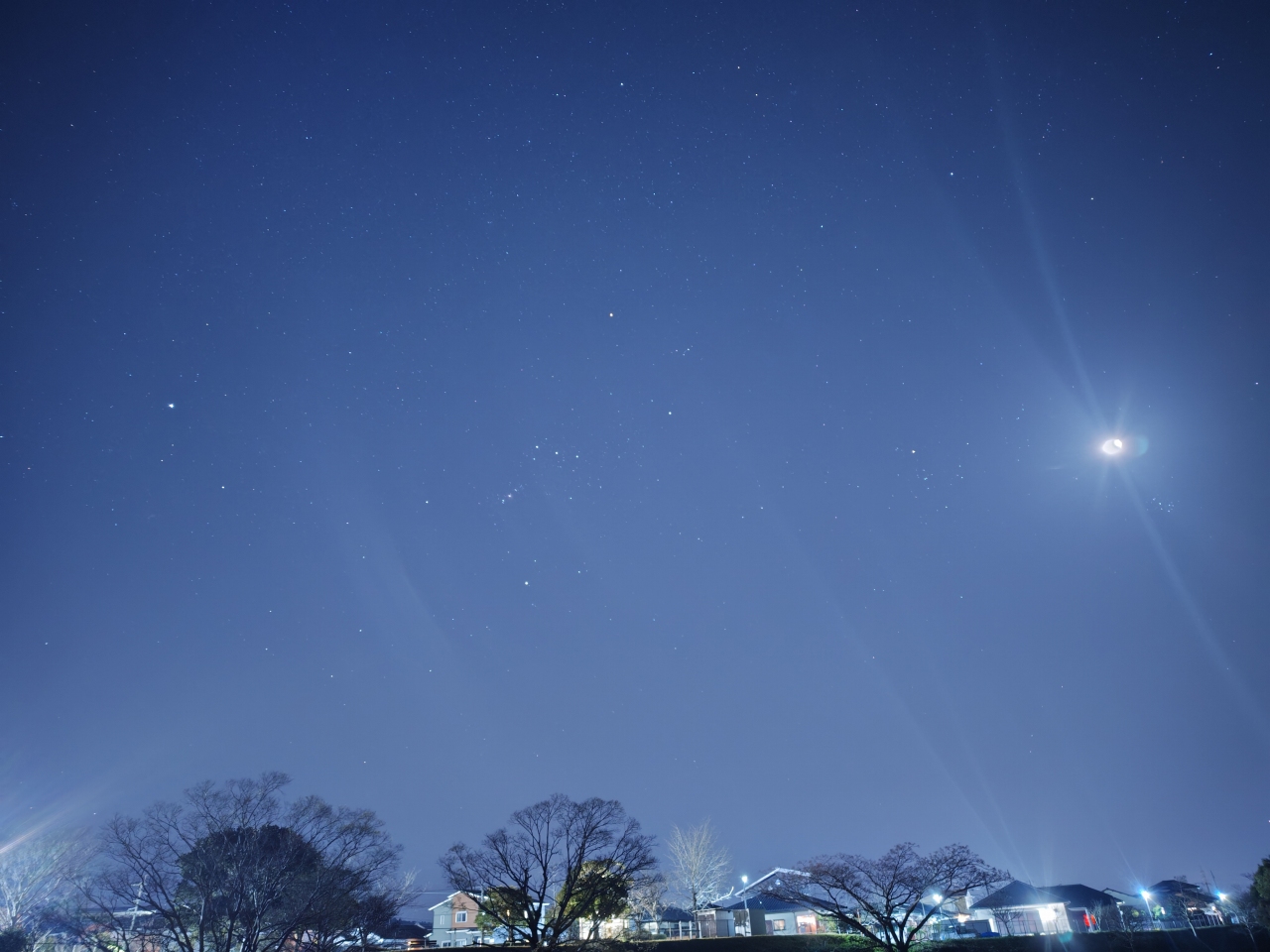 AQUOS R8のカメラ 夜景 　ナイトモード